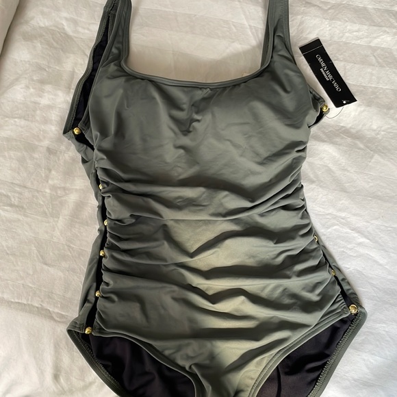 Carmen Marc valvo swimwear. Palm green one piece with low back. Size 8 - Picture 2 of 4